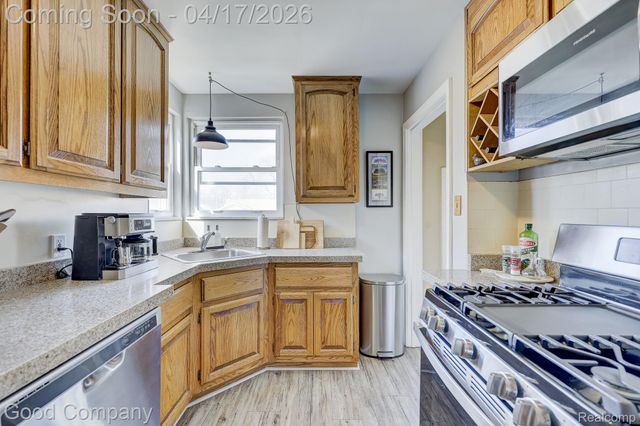 1402 E Lincoln Avenue, Royal Oak, MI 48067