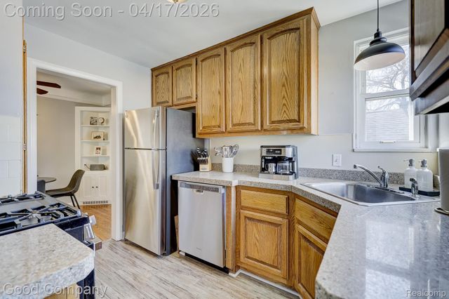 1402 E Lincoln Avenue, Royal Oak, MI 48067