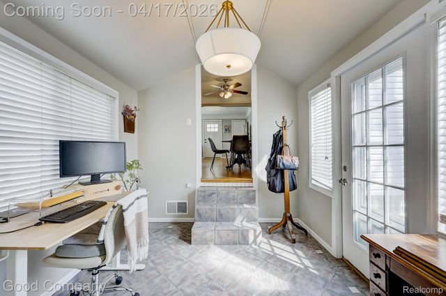 1402 E Lincoln Avenue, Royal Oak, MI 48067