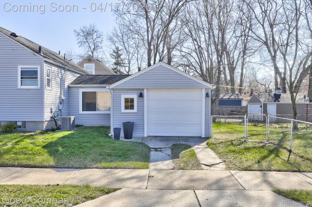 1402 E Lincoln Avenue, Royal Oak, MI 48067