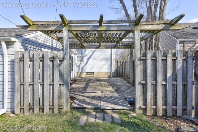 1402 E Lincoln Avenue, Royal Oak, MI 48067