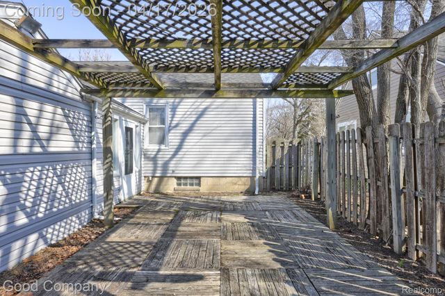 1402 E Lincoln Avenue, Royal Oak, MI 48067