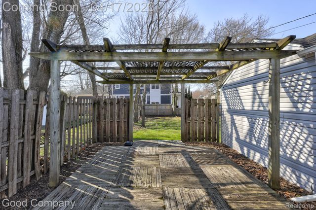 1402 E Lincoln Avenue, Royal Oak, MI 48067