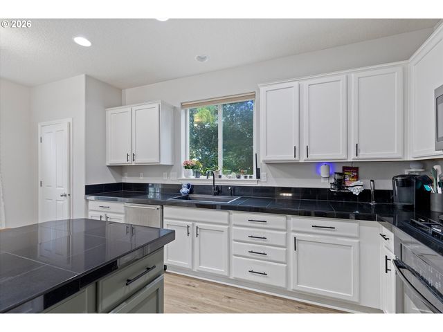 4406 Se JONES Ln, Troutdale, OR 97060