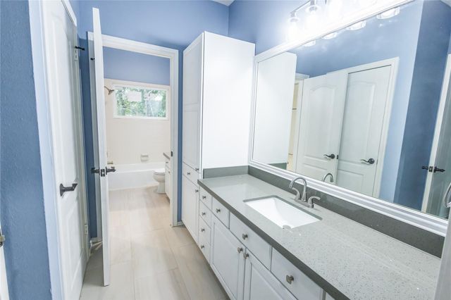 3230 Lake Island Drive, Montgomery, TX 77356