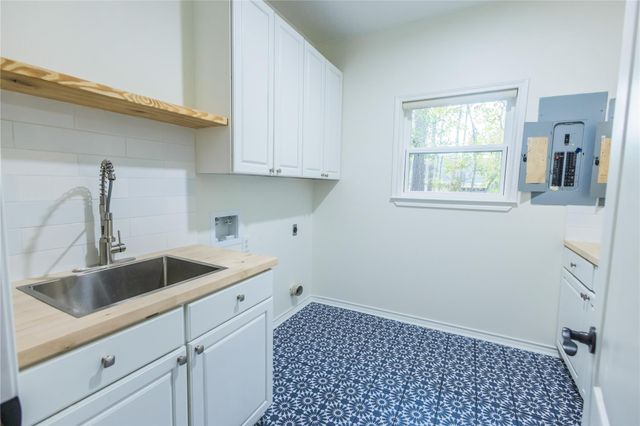 3230 Lake Island Drive, Montgomery, TX 77356