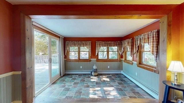 14 Housatonic St, Worcester, MA 01606