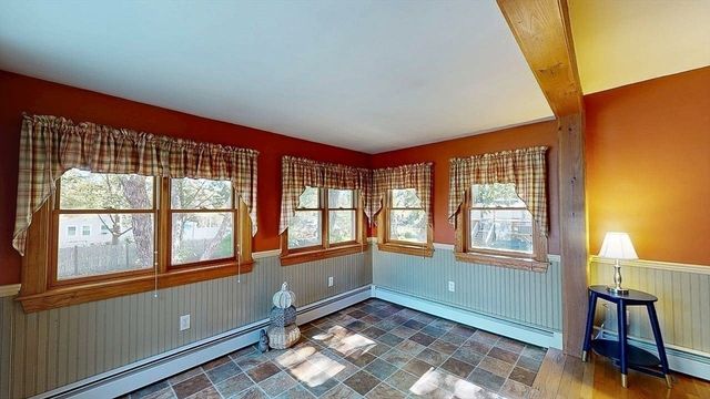 14 Housatonic St, Worcester, MA 01606