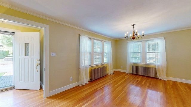 14 Housatonic St, Worcester, MA 01606