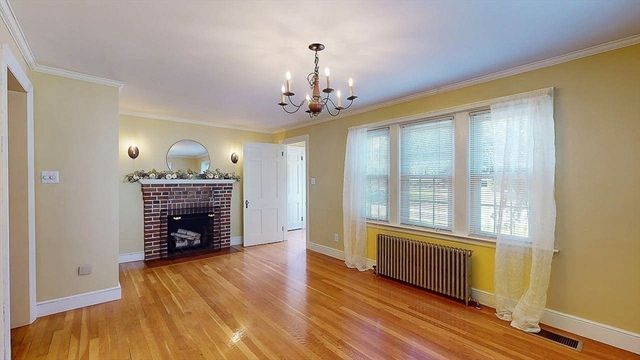 14 Housatonic St, Worcester, MA 01606