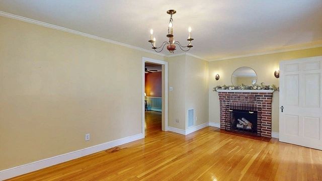 14 Housatonic St, Worcester, MA 01606