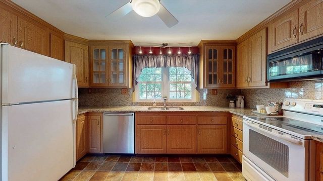 14 Housatonic St, Worcester, MA 01606