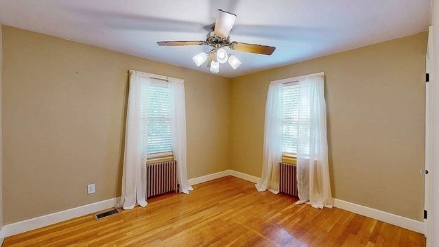 14 Housatonic St, Worcester, MA 01606