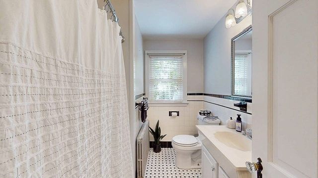 14 Housatonic St, Worcester, MA 01606