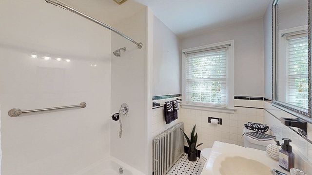14 Housatonic St, Worcester, MA 01606
