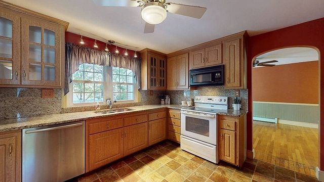 14 Housatonic St, Worcester, MA 01606
