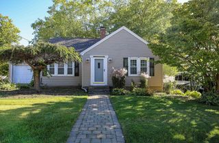 14 Housatonic St, Worcester, MA 01606