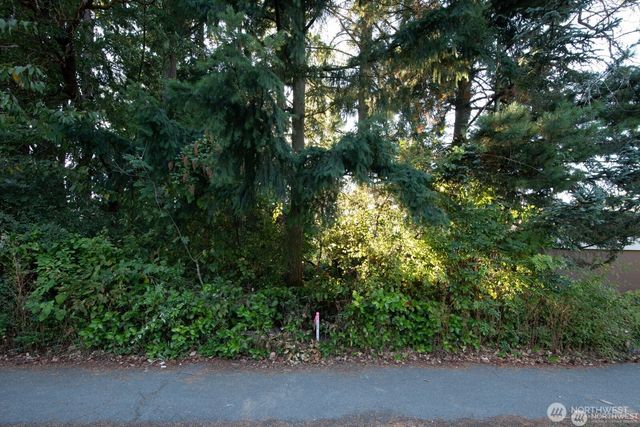 1111 1st Avenue NE, Seattle, WA 98125