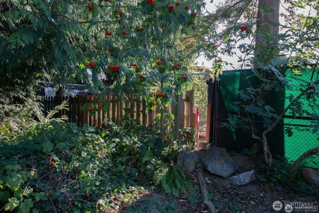 1111 1st Avenue NE, Seattle, WA 98125