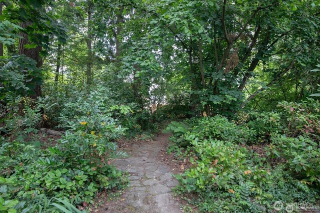 1111 1st Avenue NE, Seattle, WA 98125