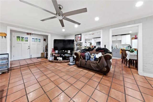 13441 Fenton, Sylmar, CA 91342