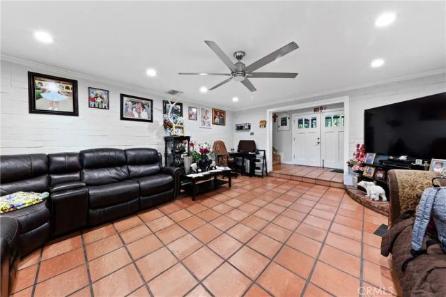 13441 Fenton, Sylmar, CA 91342