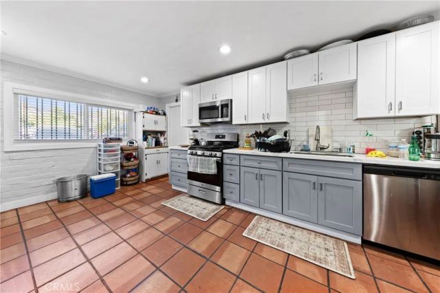 13441 Fenton, Sylmar, CA 91342