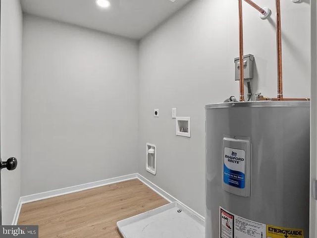 2814 AVENUE E, Levittown, PA 19056