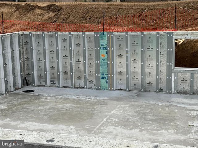 2814 AVENUE E, Levittown, PA 19056