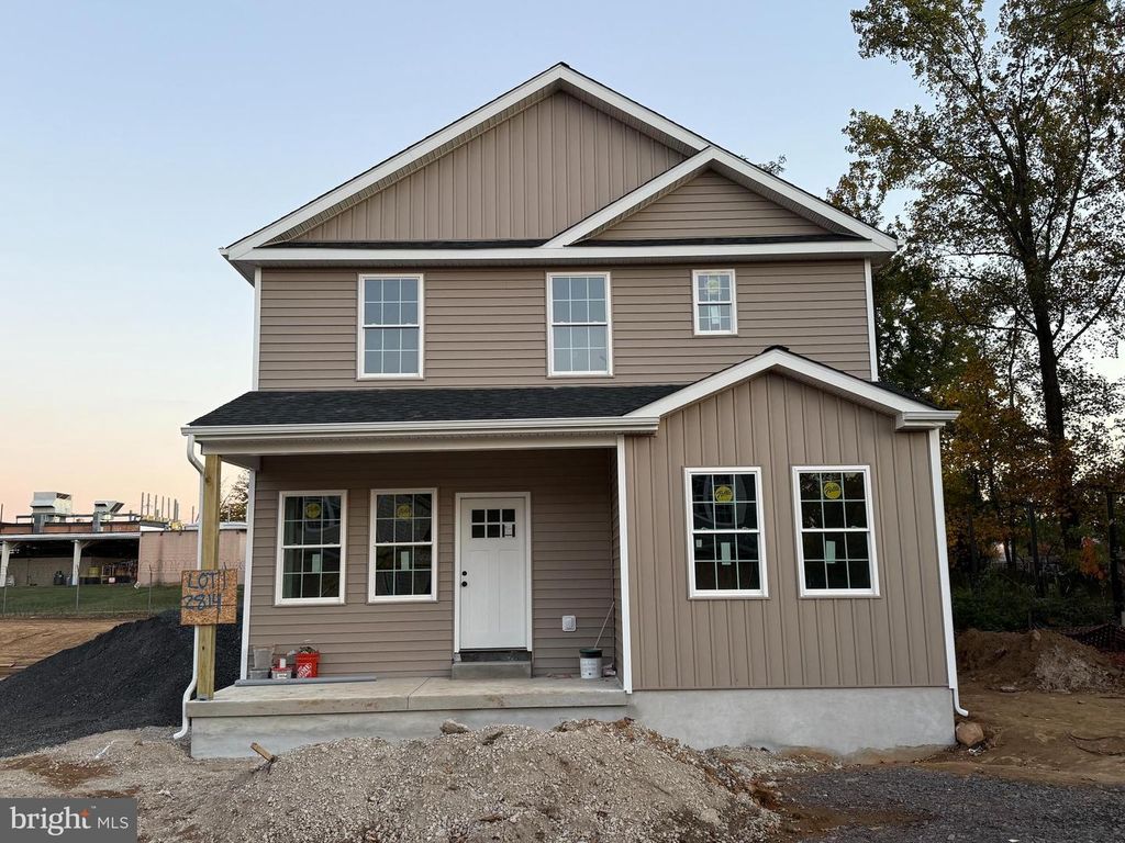 2814 AVENUE E, Levittown, PA 19056