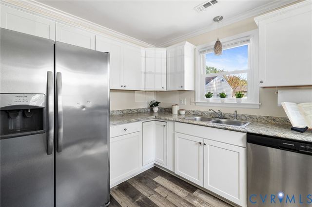 393 Red Oak Dr, Hopewell, VA 23860