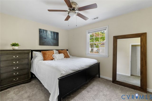 393 Red Oak Dr, Hopewell, VA 23860