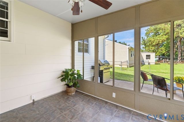 393 Red Oak Dr, Hopewell, VA 23860