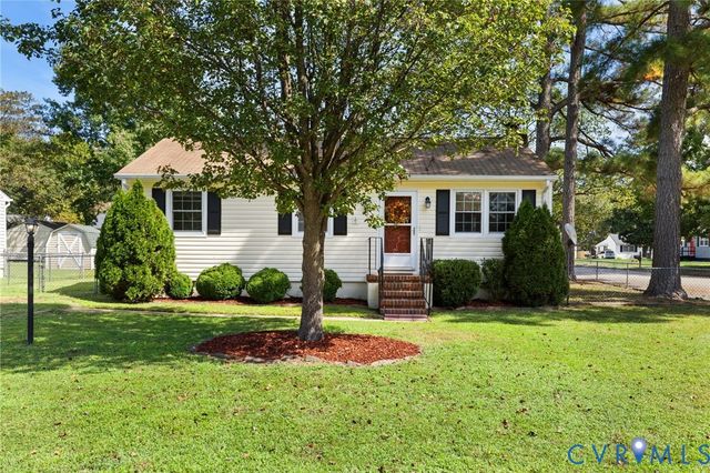 393 Red Oak Dr, Hopewell, VA 23860