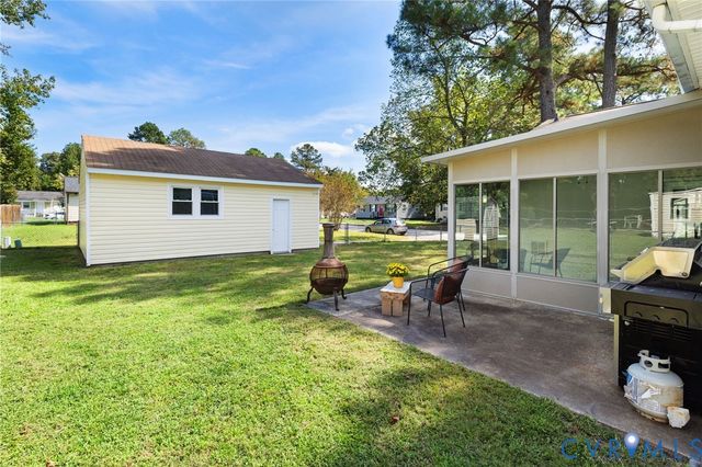393 Red Oak Dr, Hopewell, VA 23860