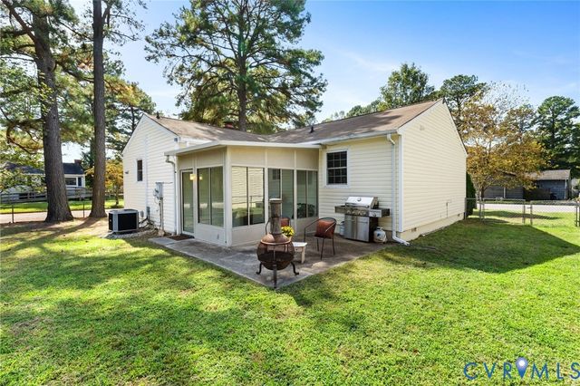 393 Red Oak Dr, Hopewell, VA 23860