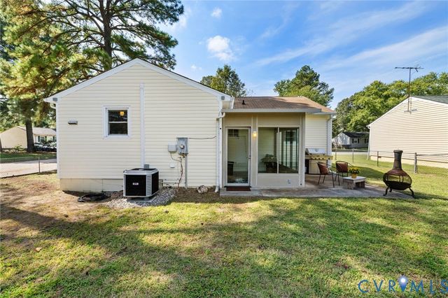 393 Red Oak Dr, Hopewell, VA 23860