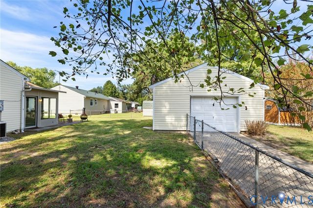 393 Red Oak Dr, Hopewell, VA 23860