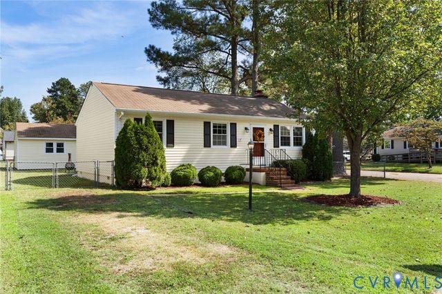 393 Red Oak Dr, Hopewell, VA 23860