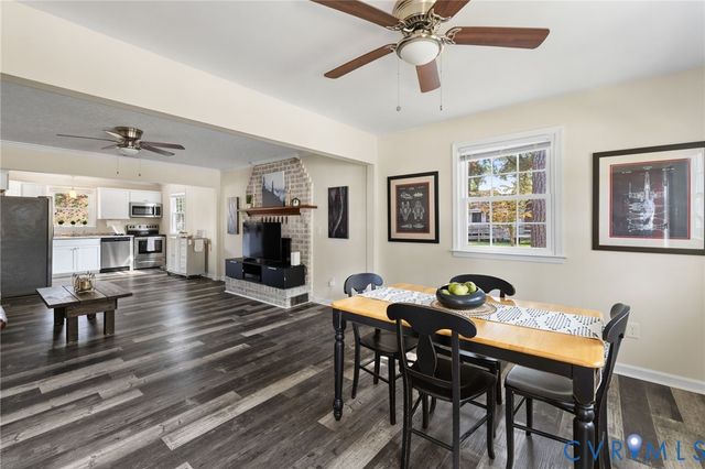 393 Red Oak Dr, Hopewell, VA 23860