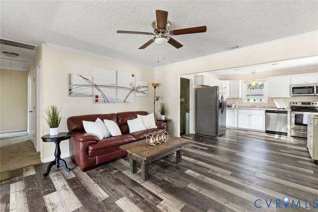 393 Red Oak Dr, Hopewell, VA 23860
