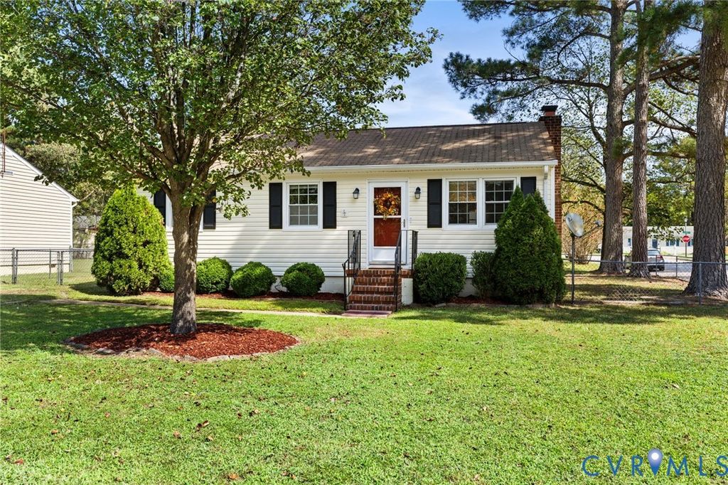 393 Red Oak Dr, Hopewell, VA 23860