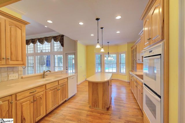 15 Mandarin Circle, Taylors, SC 29687