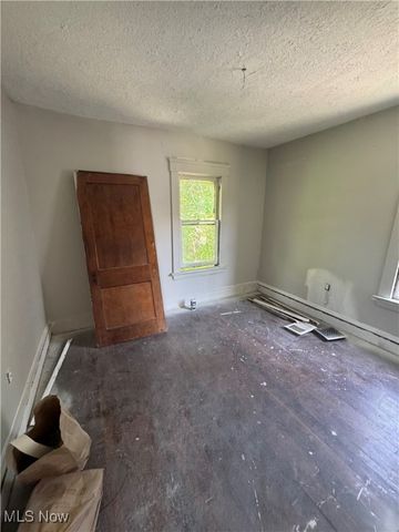 512 Eddy Road, Cleveland, OH 44108