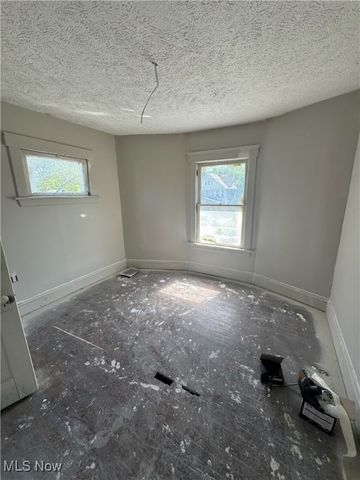 512 Eddy Road, Cleveland, OH 44108