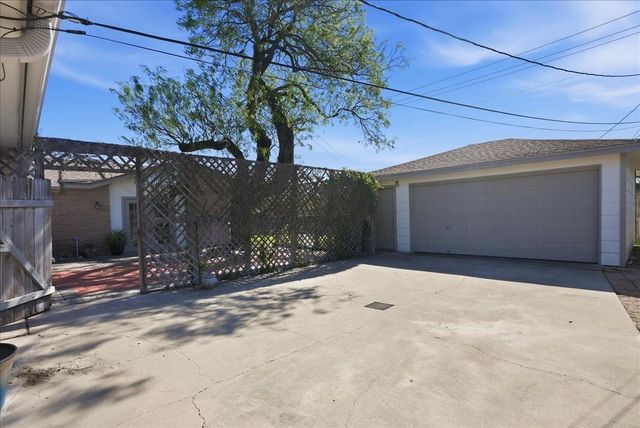 501 Dolphin Place, Corpus Christi, TX 78411