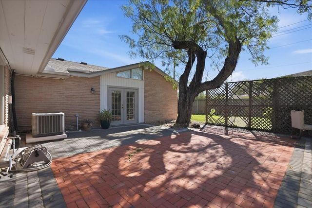 501 Dolphin Place, Corpus Christi, TX 78411