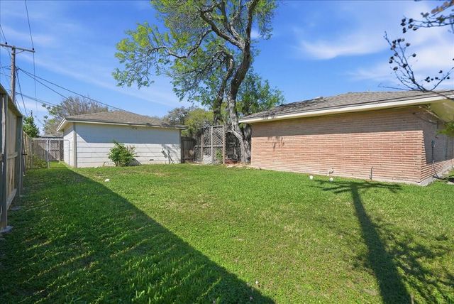 501 Dolphin Place, Corpus Christi, TX 78411