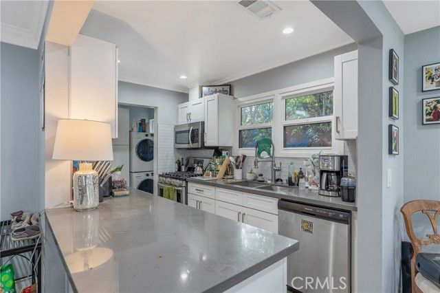 11938 Exposition Boulevard, Los Angeles, CA 90064