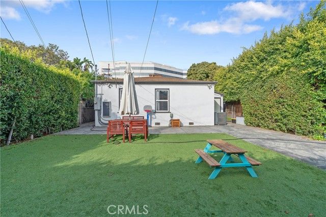 11938 Exposition Boulevard, Los Angeles, CA 90064